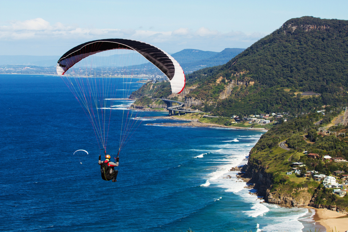 Paragliding vs. Parasailing