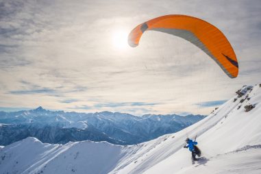 What Are the Best Conditions for Paragliding?