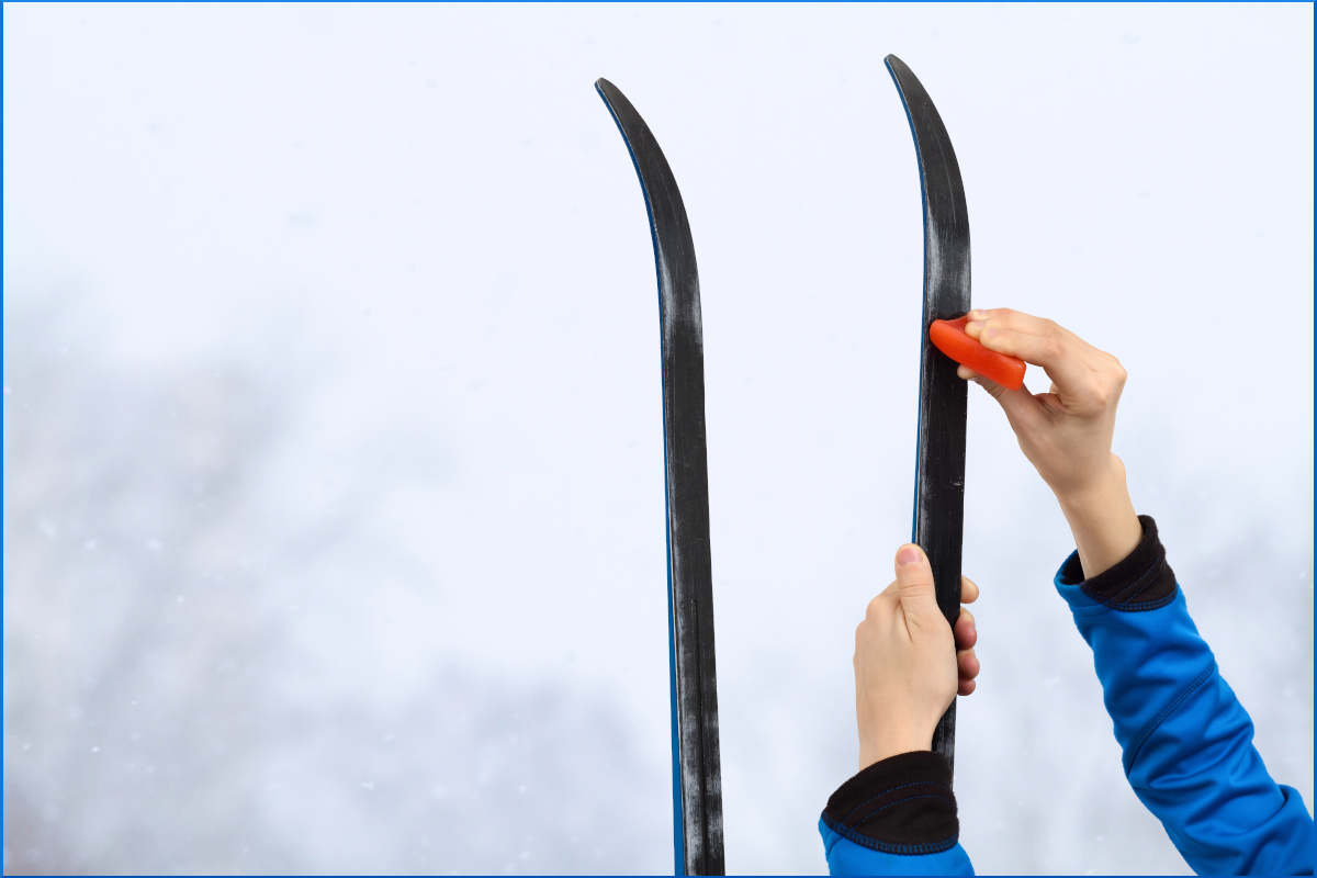 Waxed and Waxless Cross Country Skis