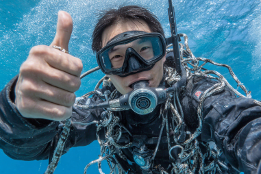 Scuba Diving Emergency Signaling